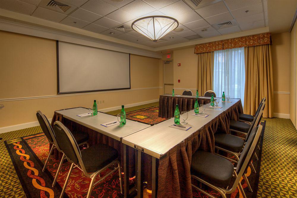 Hilton Garden Inn נורווק עסק תמונה