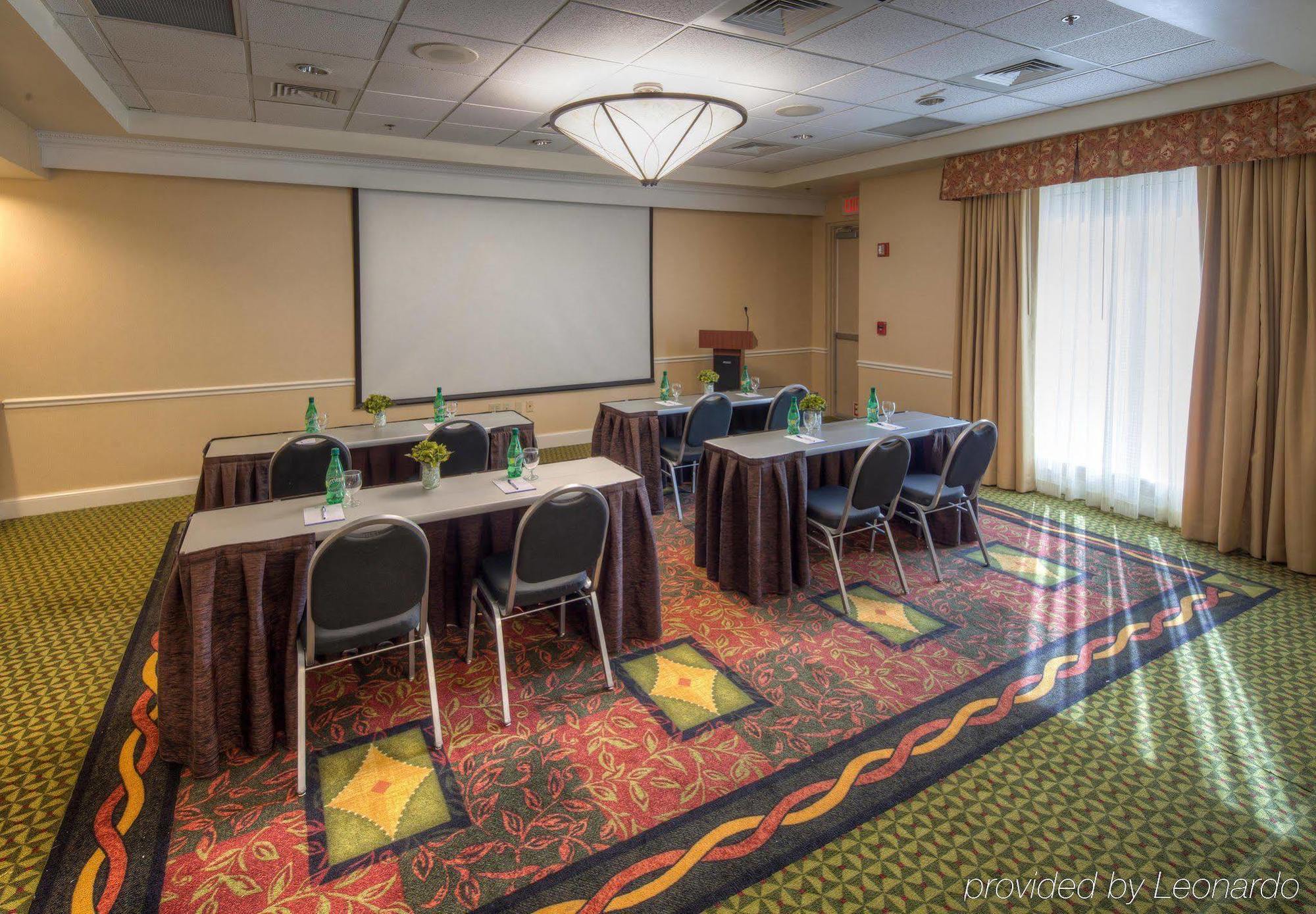 Hilton Garden Inn נורווק עסק תמונה